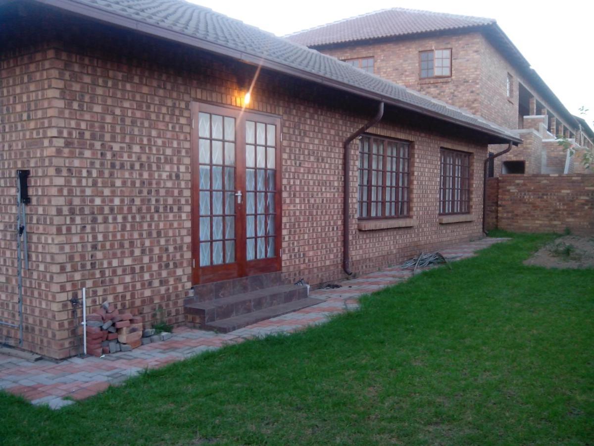 Tumi'S Home Away- 3 Bedroom Witbank Zewnętrze zdjęcie